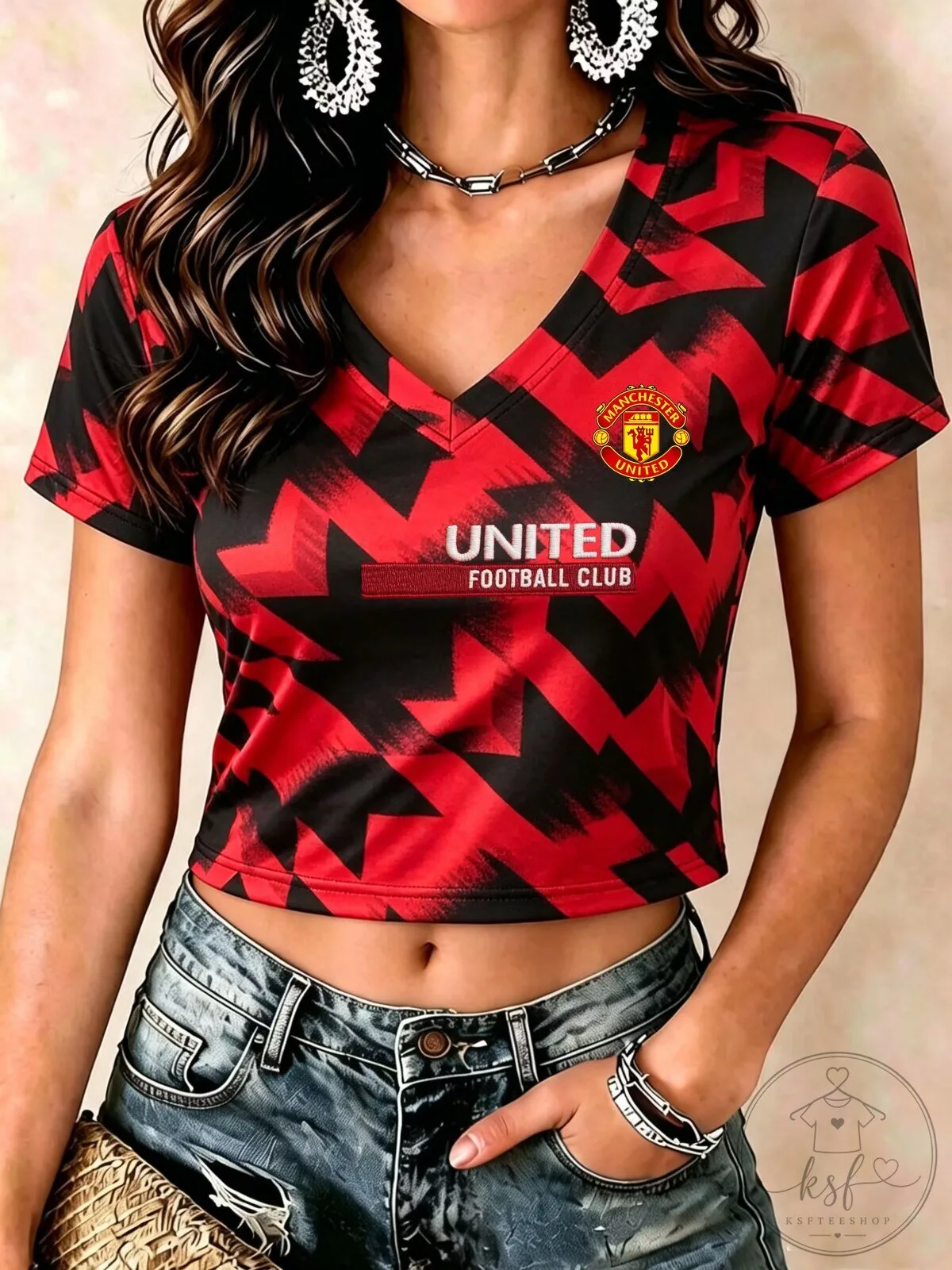 Manchester United Football Club Women's Red Patterned V-Neck T-Shirt
