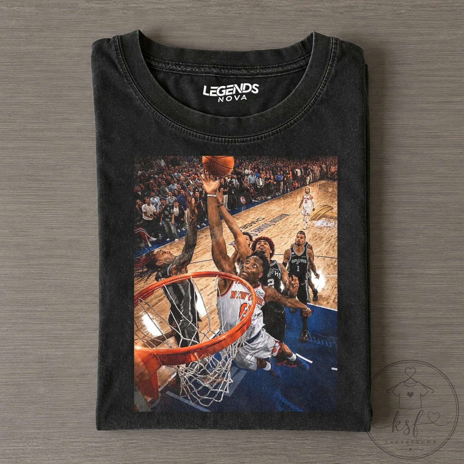 Vintage New York Knicks Basketball Game Action T-Shirt